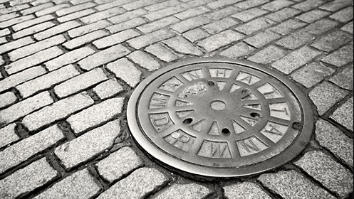 What is manhole? structure and operating principle?